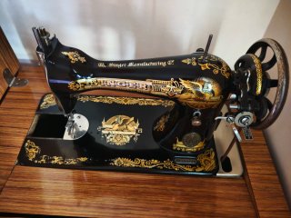 Máquina de coser Singer con mueble