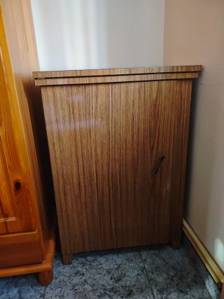 Máquina de coser Singer con mueble