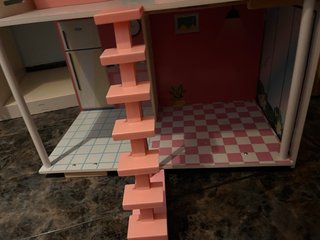 Casa de muñecas con muebles