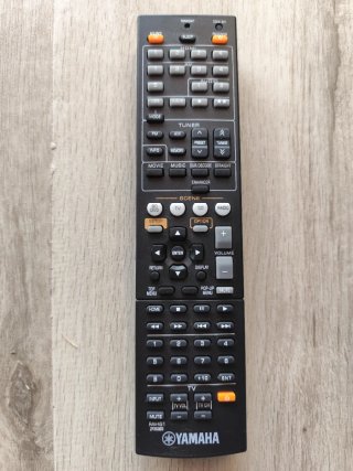 Amplificador Yamaha RX-V1800  (LEER BIEN ABAJO)