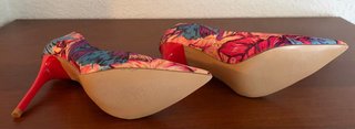 Zapatos de tacón alto con estampado floral