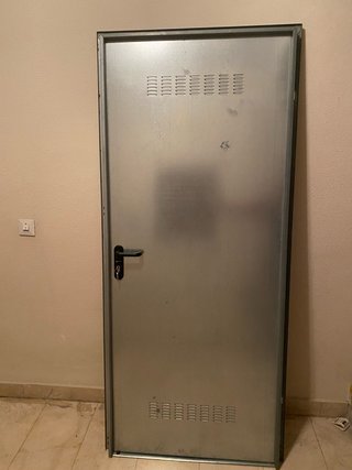 Puerta chapa galvanizada doble rejilla