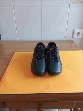 Zapatillas Puma niño negras y rojas