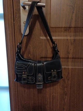 Bolso negro de hombro de Purificación García