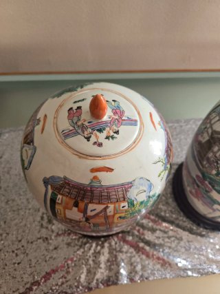 Jarrones de porcelana china con base de madera