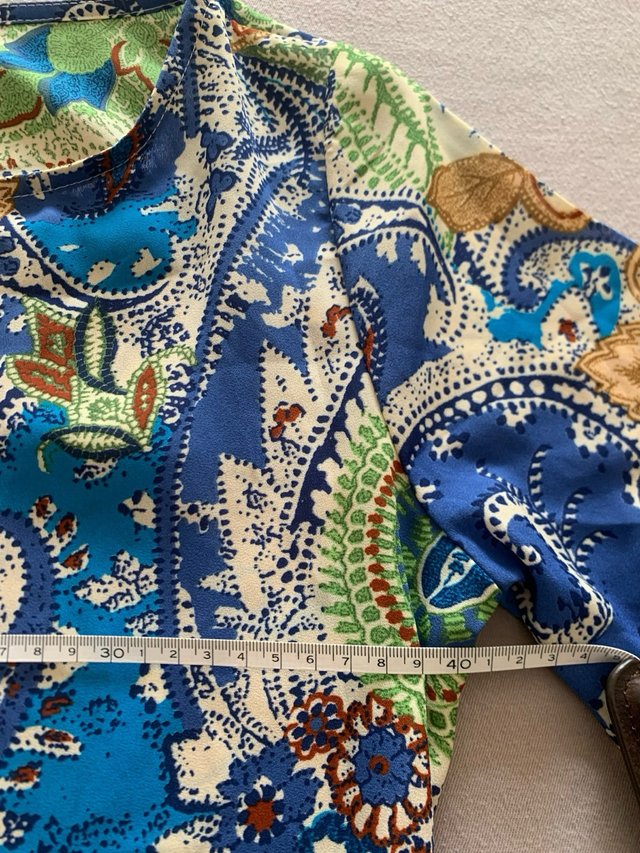 Vestido estampado paisley azul para verano
