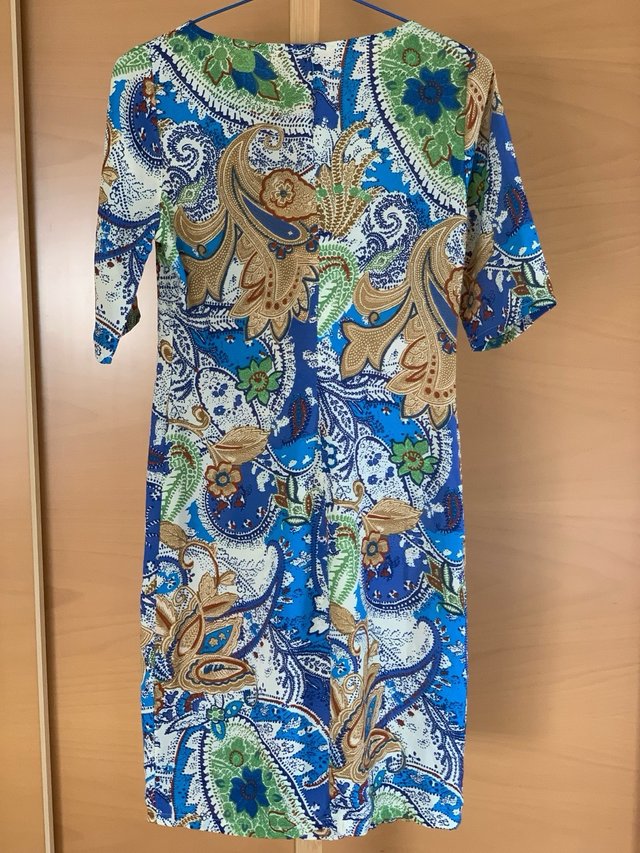 Vestido estampado paisley azul para verano