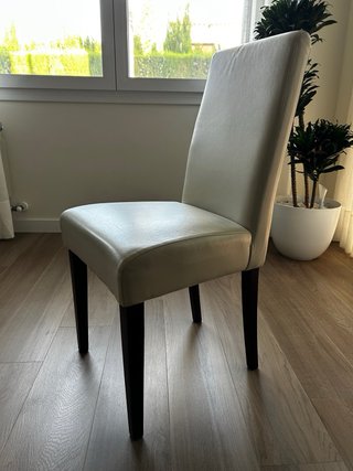 Mesa cristal y 6 sillas cuero blanco