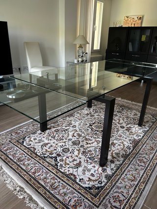Mesa cristal y 6 sillas cuero blanco