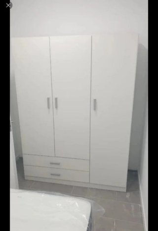 Armadio Bianco 3 Porte e Cassetti