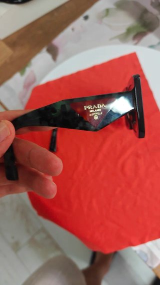 Gafas de sol Prada negras muy poco uso