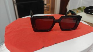 Gafas de sol Prada negras muy poco uso