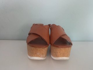 Sandalias de cuña marrones