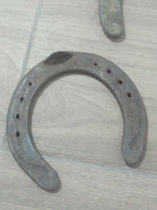 3 herraduras antiguas de caballo