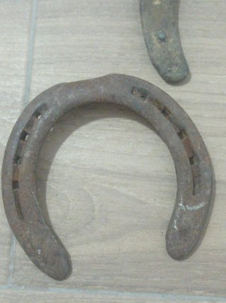 3 herraduras antiguas de caballo