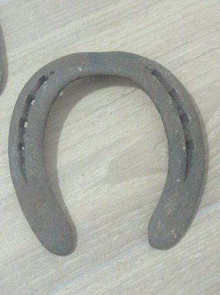 3 herraduras antiguas de caballo