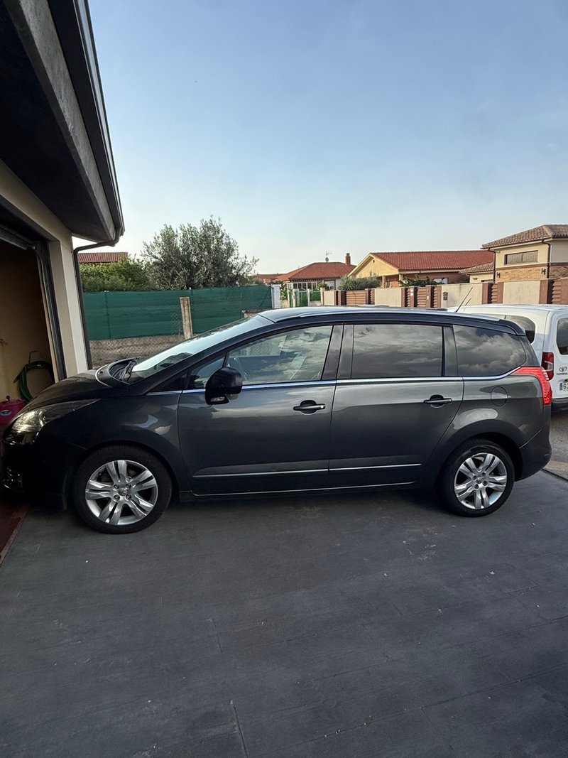 Peugeot 5008 - foto 1