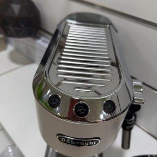 Cafetera DeLonghi Dedica EC685 Blanca