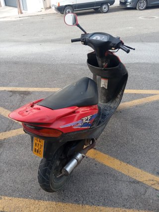 Suzuki Katana Scooter Roja y Negra