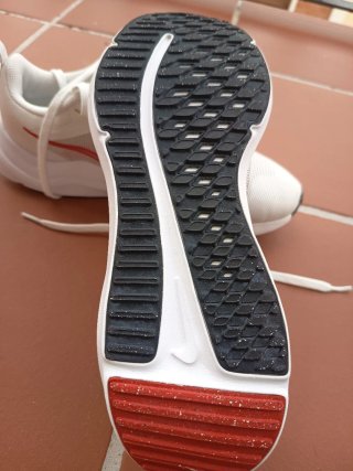 Zapatillas Nike Running Blancas y Rojas