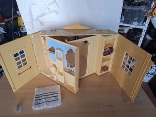 Lote Muñecas Barbie y Bratz etc + Ropita y mas
