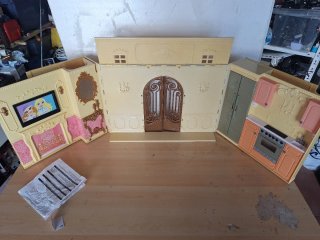 Lote Muñecas Barbie y Bratz etc + Ropita y mas