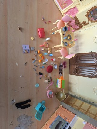 Lote Muñecas Barbie y Bratz etc + Ropita y mas