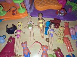 Lote Muñecas Barbie y Bratz etc + Ropita y mas