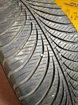 Neumático 235/45R19 99V Goodyear 80%