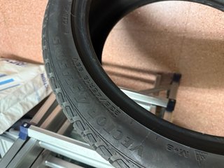 Neumático 235/45R19 99V Goodyear 80%