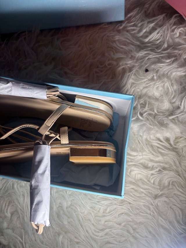 Sandalias Alma Blue Beige y Doradas