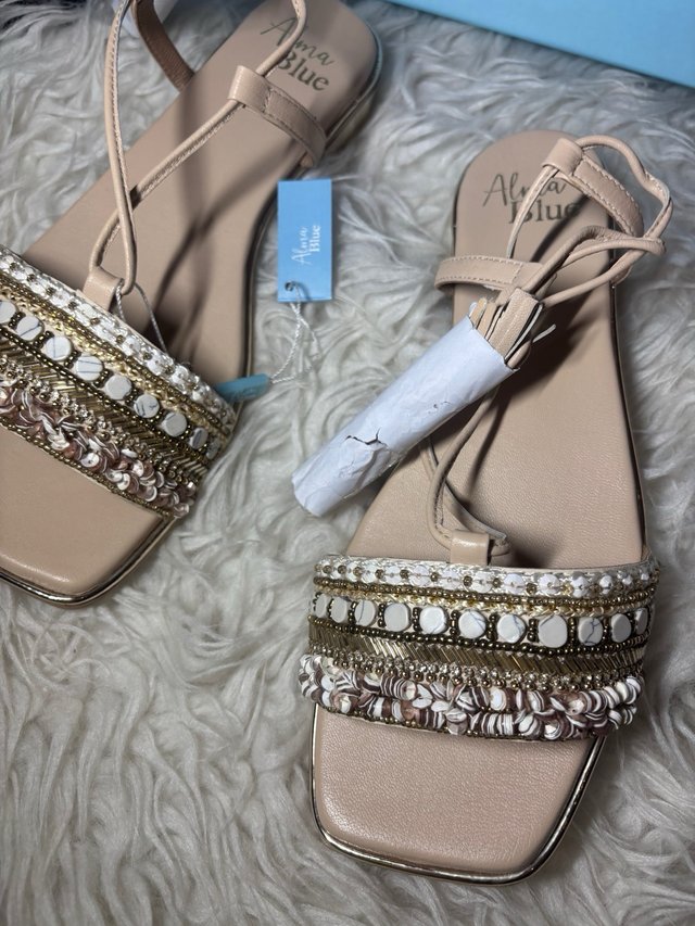 Sandalias Alma Blue Beige y Doradas