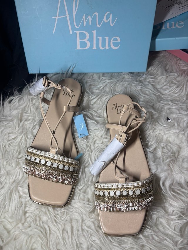 Sandalias Alma Blue Beige y Doradas