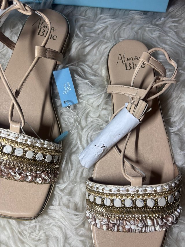 Sandalias Alma Blue Beige y Doradas