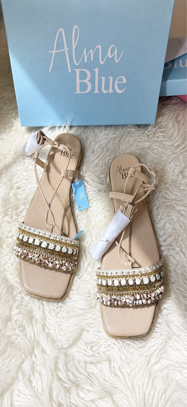 Sandalias Alma Blue Beige y Doradas