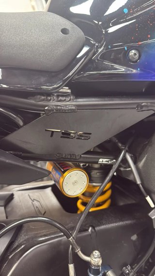 Yamaha R1 2025 Competición