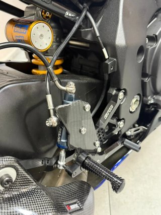 Yamaha R1 2025 Competición
