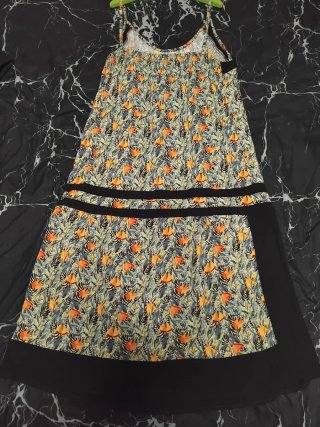Vestido estampado floral verde y naranja