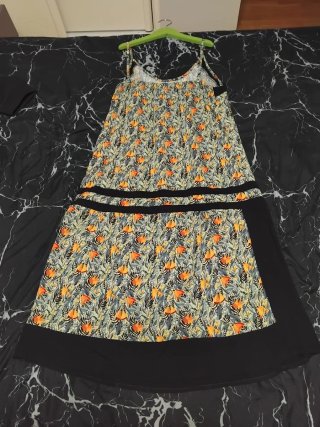 Vestido estampado floral verde y naranja