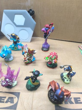 Lote 25 Figuras y Portales Skylanders