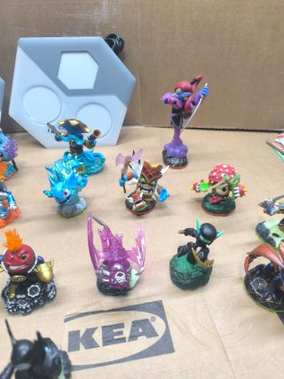 Lote 25 Figuras y Portales Skylanders