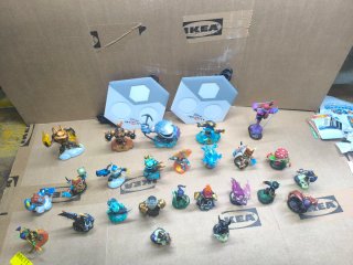 Lote 25 Figuras y Portales Skylanders
