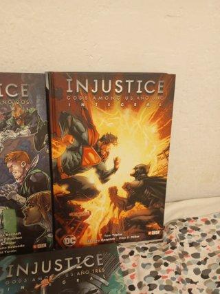 Injustice año uno , dos y tres (integral)