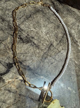 Collar cadena dorada y perlas Narciso Natural