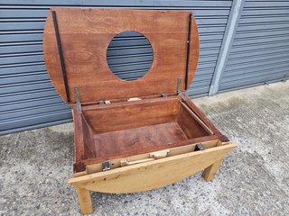 Mesa redonda de madera maciza