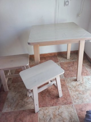 Conjunto mesa y 2 taburetes madera
