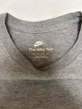 Camiseta Nike Gris