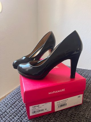 Zapatos de tacón negros charol