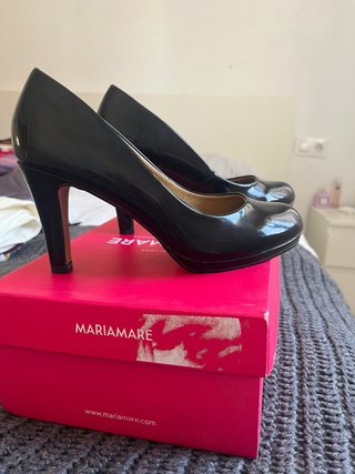 Zapatos de tacón negros charol