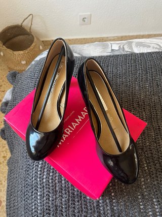 Zapatos de tacón negros charol